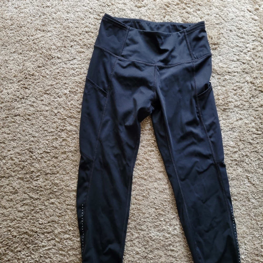Lululemon Black Cropped Leggins Size 6